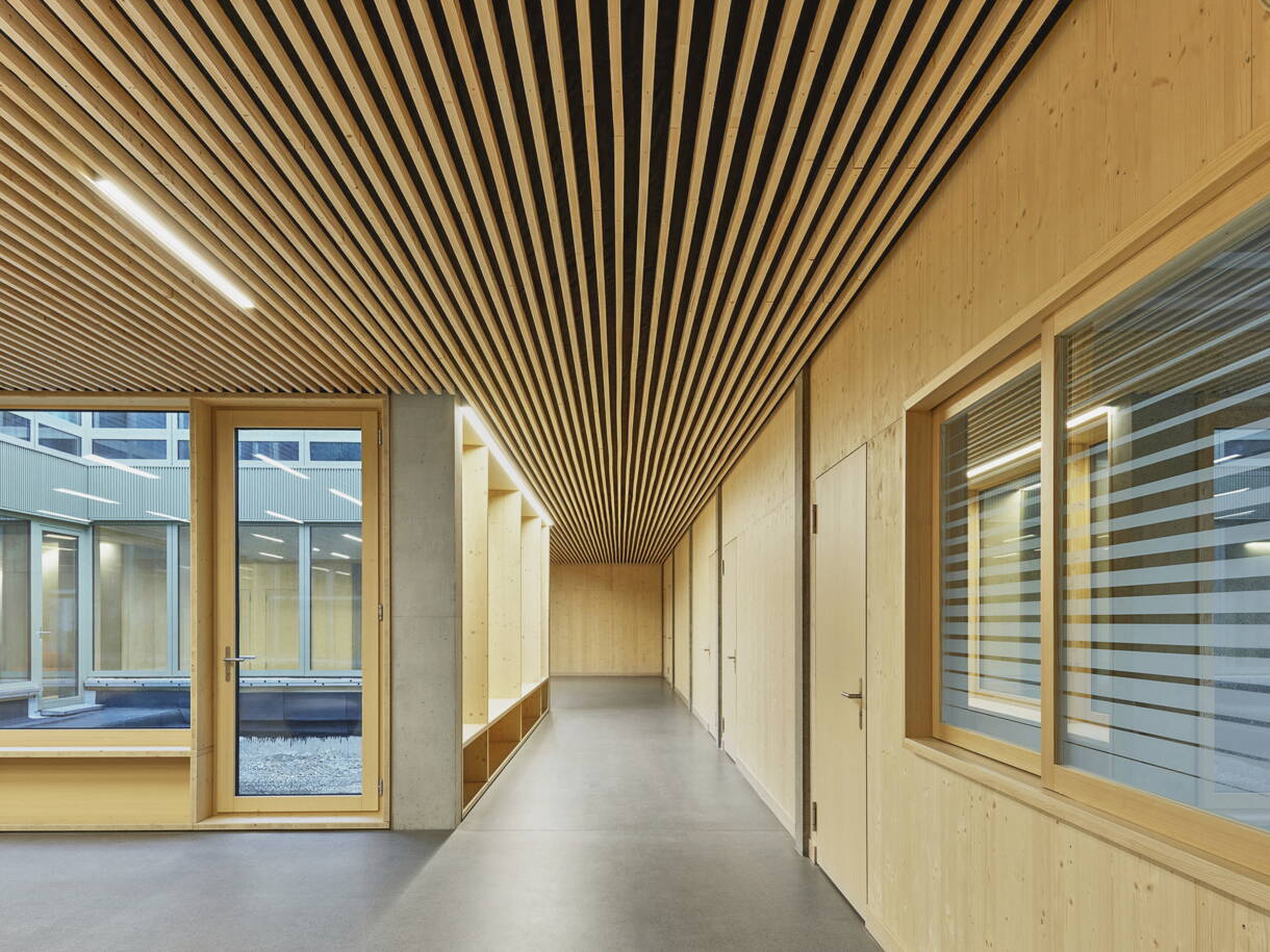 Schulhaus Beunden Nidau.jpg